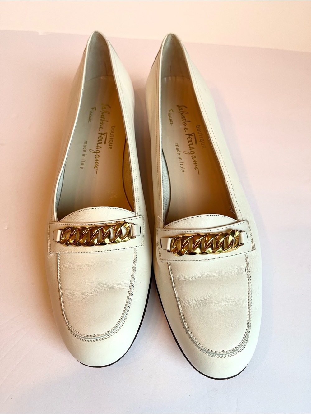 Salvatore Ferragamo Boutique Ivory Leather Loafers Gold Chain Made Italy Size 11